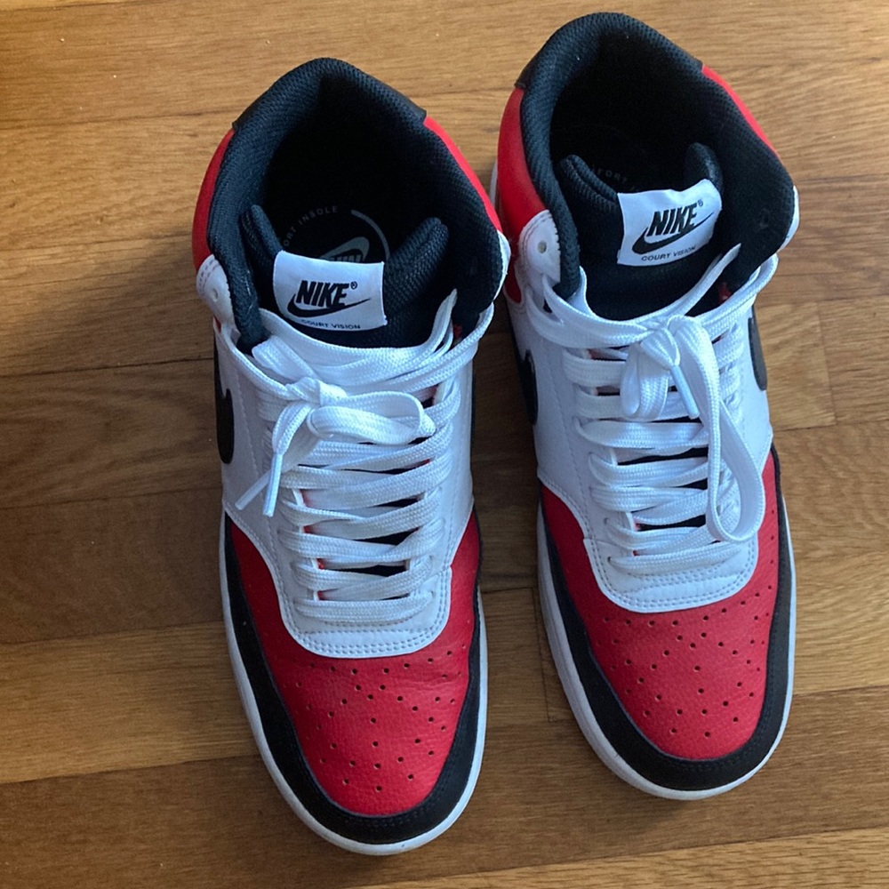 Court vision NIKE uptown only wore once . In great condition